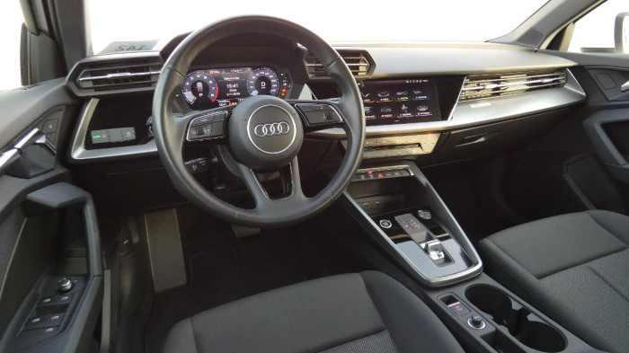 Audi A3 35 TFSI Sportback S Line na operativní leasing