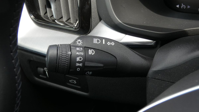 Volvo XC60 B4 AWD Momentum Pro na operativní leasing