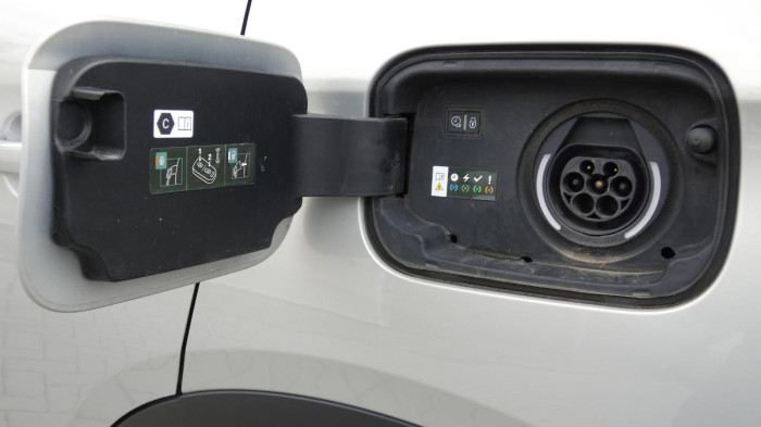 DS Automobiles DS7 Crossback 1.6 E-TENSE 300 EAT8 4x4 Perfo na operativní leasing