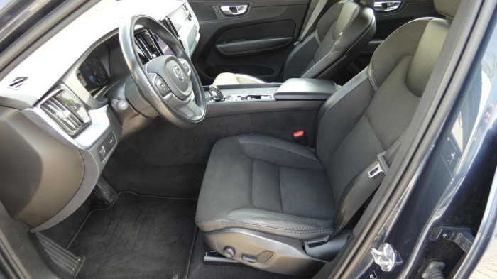 Volvo XC60 B4 AWD Momentum Pro na operativní leasing