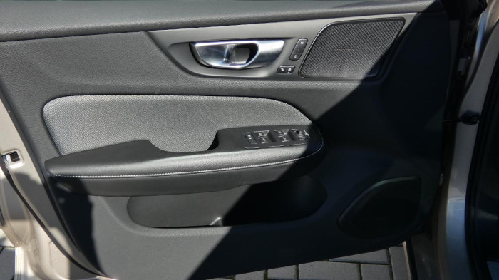 Volvo S60 B5 AWD Ultimate Dark na operativní leasing