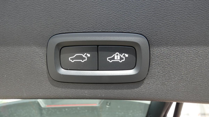 Volvo XC40 B3 mHEV Core aut. na operativní leasing