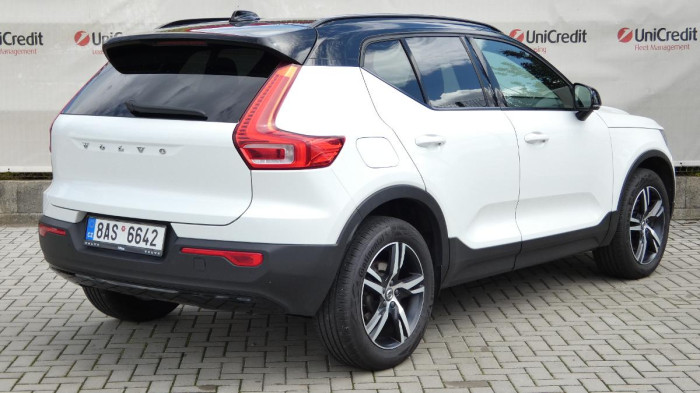 Volvo XC40 B4 FWD R-Design na operativní leasing
