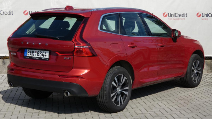 Volvo XC60 B4 AWD Momentum Pro Auto na operativní leasing