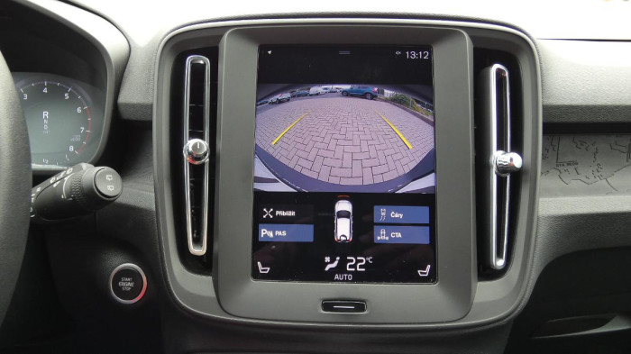 Volvo XC40 T2 FWD Momentum Core na operativní leasing