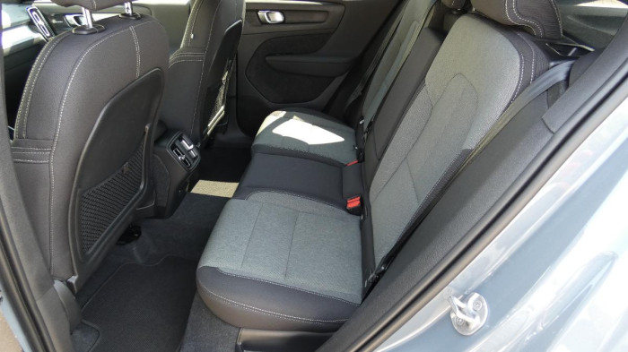 Volvo XC40 B4 AWD Plus Dark na operativní leasing