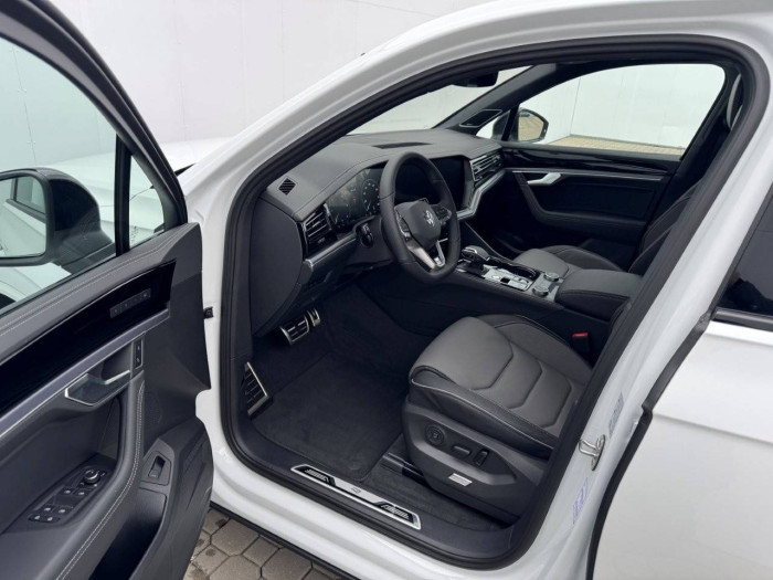 Volkswagen Touareg R-Line 8TT 4Motion 3,0TDI V6 / 210kW na operativní leasing