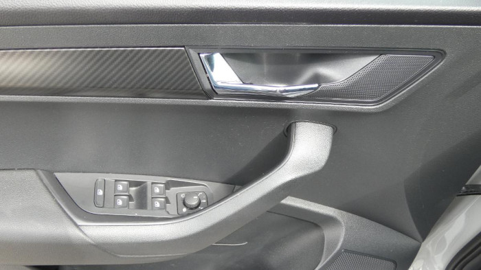 Škoda Karoq 1,5 TSI DSG Sportline na operativní leasing