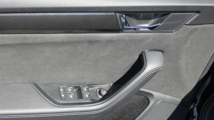 Škoda Superb 2.0 TSI DSG Sportline na operativní leasing