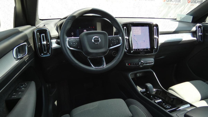 Volvo XC40 B4 AWD Core DCT na operativní leasing