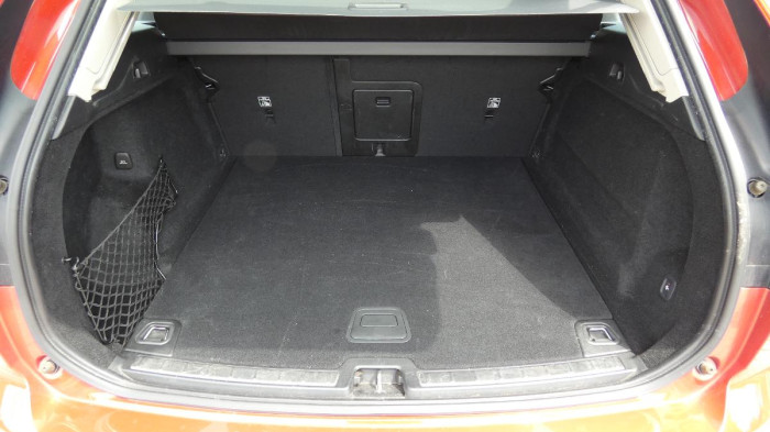 Volvo XC60 B4 AWD Momentum Pro na operativní leasing