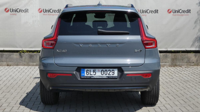 Volvo XC40 B4 AWD Plus Dark na operativní leasing