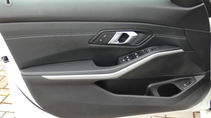 BMW Řada 3 320i Advantage na operativní leasing