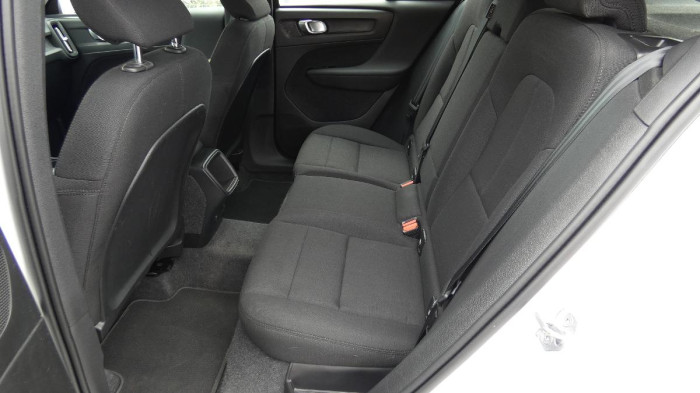 Volvo XC40 T2 FWD Momentum Core na operativní leasing