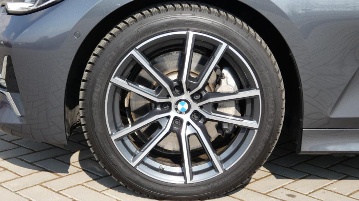 BMW Řada 3 330d xDrive AT na operativní leasing