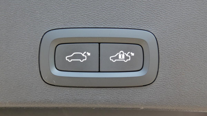 Volvo XC40 B4 AWD Plus Dark na operativní leasing