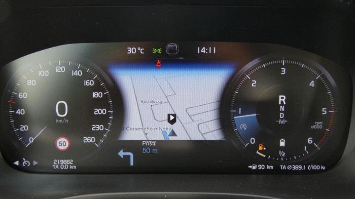 Volvo XC60 B4 AWD Momentum Pro na operativní leasing