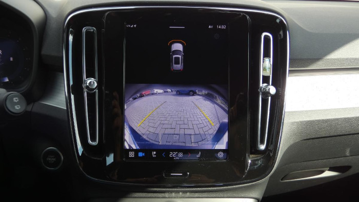 Volvo XC40 B3 Core DCT na operativní leasing