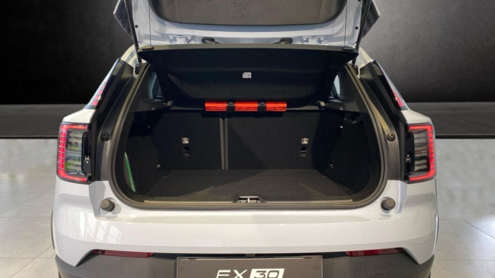 Volvo EX30 PLUS, Twin Motor Performance, 315 kW / 428 HP na operativní leasing