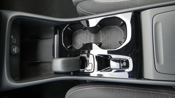 Volvo XC40 B4 AWD mHEV Plus Dark aut. na operativní leasing