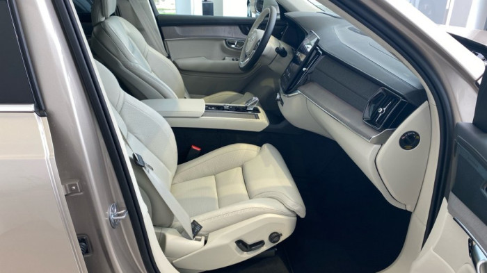 Volvo XC90 ULTRA BRIGHT, B5 AWD, 184+10 kW / 250+14 HP na operativní leasing