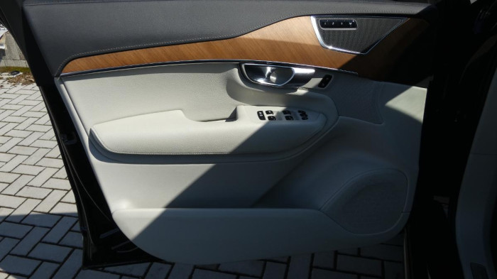 Volvo XC90 T8 Plug-in Hybrid Inscription, na operativní leasing