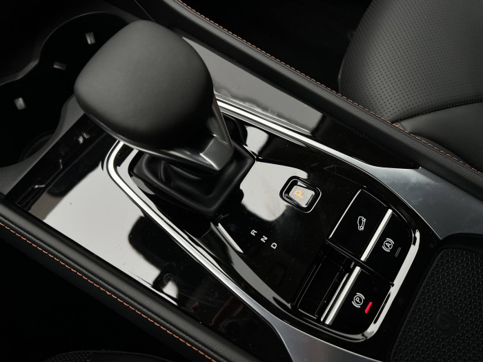 MG HS EXCLUSIVE PHEV 1,5TGI / 200kW na operativní leasing