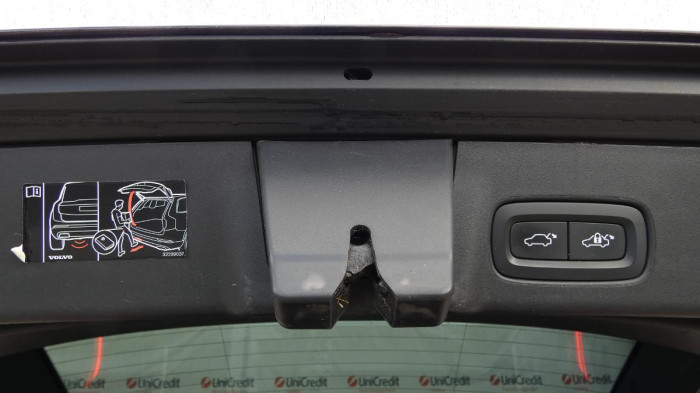 Volvo V90 B4 AWD Diesel Core na operativní leasing