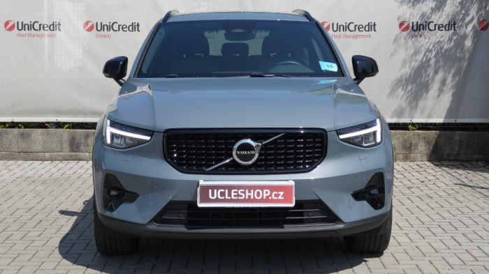 Volvo XC40 B4 AWD Plus Dark na operativní leasing