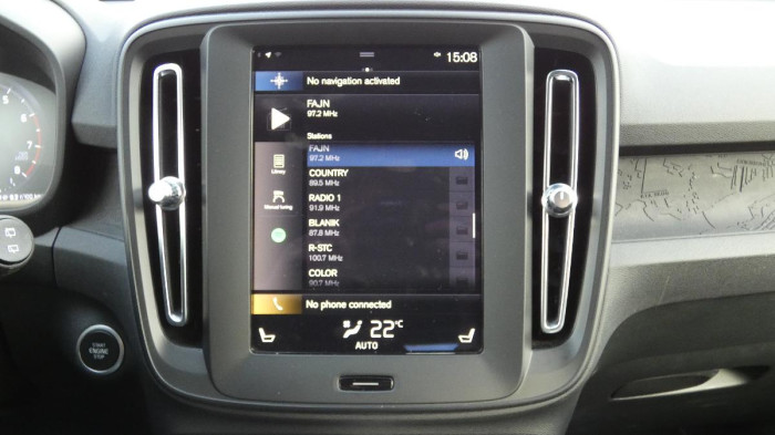 Volvo XC40 T2 FWD Momentum Auto na operativní leasing