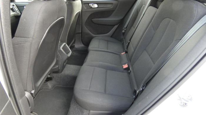 Volvo XC40 T2 FWD Momentum Auto na operativní leasing