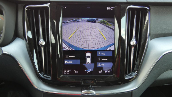 Volvo XC60 B4 AWD Momentum Pro Auto na operativní leasing