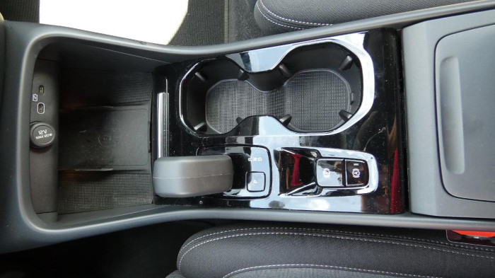 Volvo XC40 B3 Plus Dark na operativní leasing