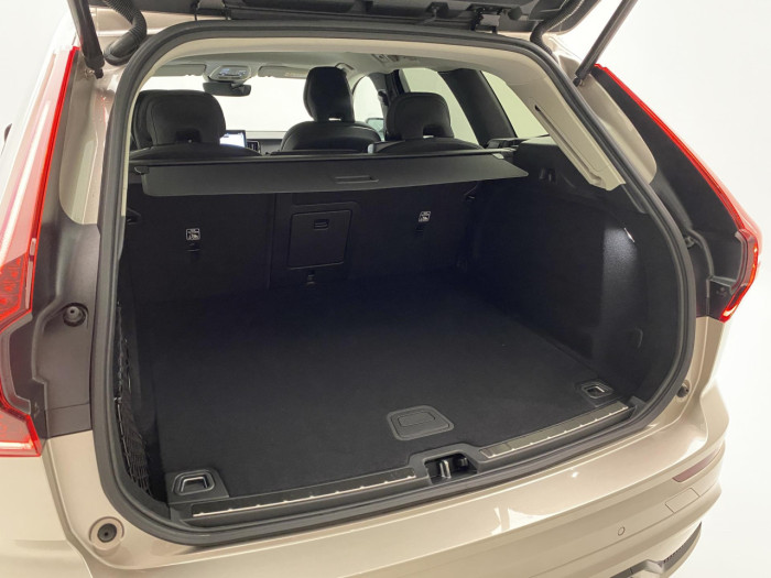 Volvo XC60 T6 AWD AUT BRIGHT PLUS na operativní leasing