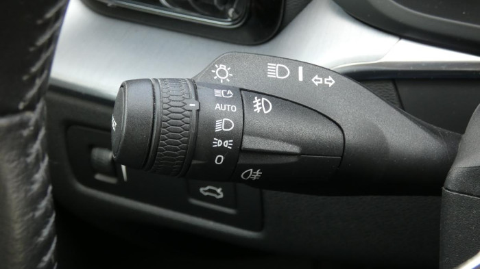 Volvo XC60 B4 FWD Momentum Auto na operativní leasing