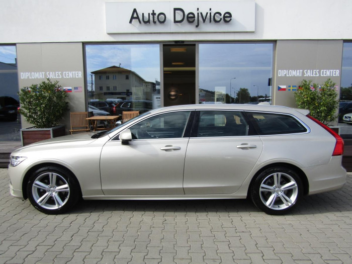 Volvo V90 D4 MOMENTUM AUT 1.maj. na operativní leasing