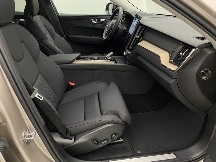 Volvo XC60 T6 AWD AUT BRIGHT PLUS na operativní leasing