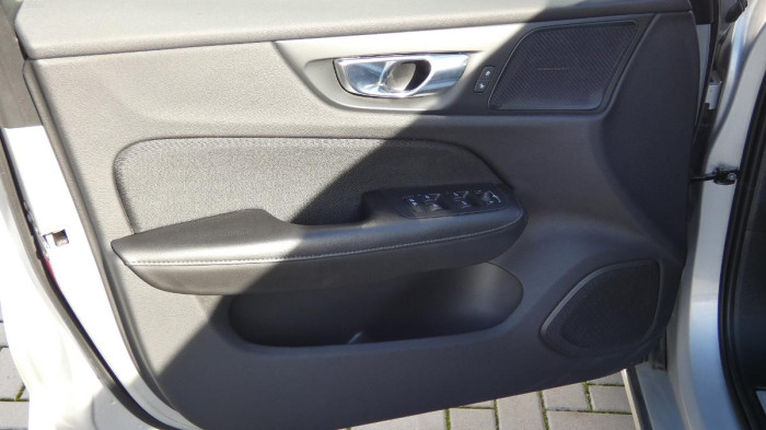 Volvo S60 B5 FWD Inscription Auto na operativní leasing