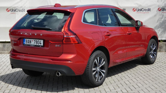 Volvo XC60 B4 AWD Momentum Pro na operativní leasing
