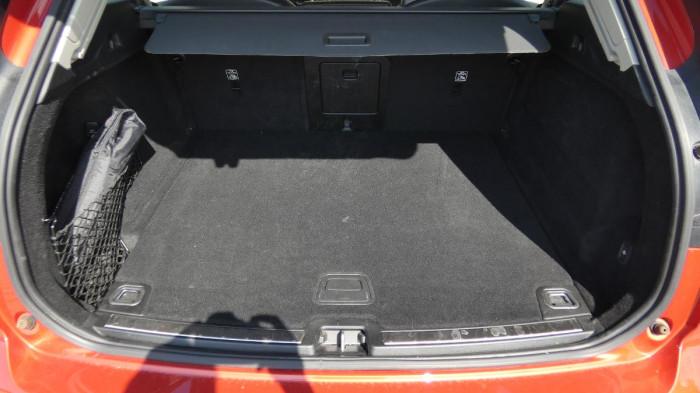 Volvo XC60 B4 AWD Momentum Pro Auto na operativní leasing