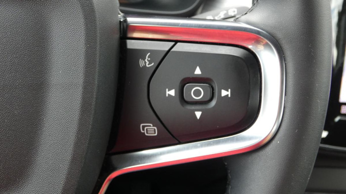 Volvo XC40 B3 mHEV Core aut. na operativní leasing