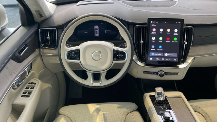 Volvo XC90 ULTRA BRIGHT, B5 AWD, 184+10 kW / 250+14 HP na operativní leasing