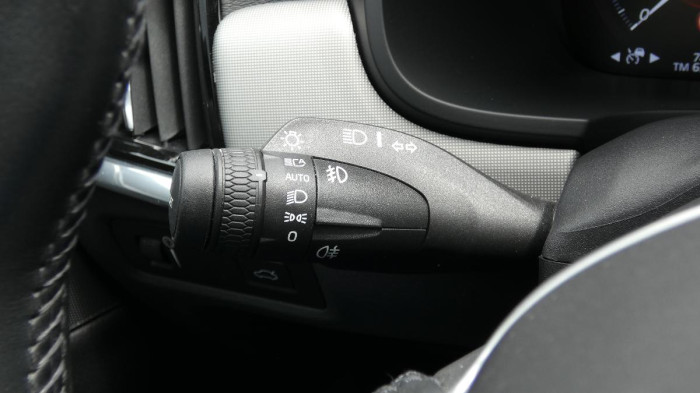 Volvo V90 B4 mHEV AWD aut. Momentum Pro na operativní leasing