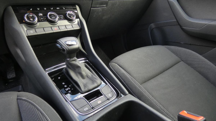 Škoda Karoq 1,5 TSI Ambition DSG na operativní leasing