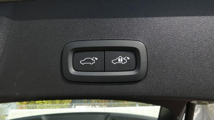 Volvo XC40 B3 Core DCT na operativní leasing