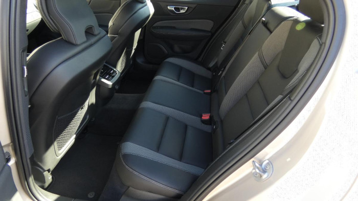 Volvo S60 B5 AWD Ultimate Dark na operativní leasing