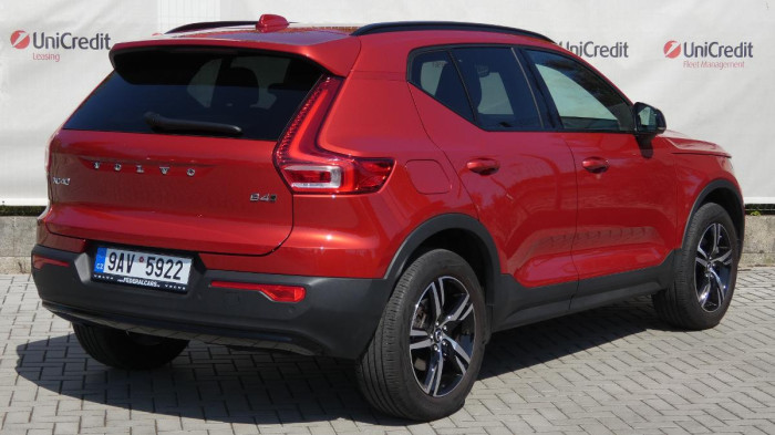 Volvo XC40 B4 AWD Core DCT na operativní leasing