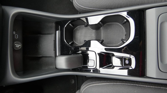 Volvo XC40 B3 mHEV Plus Dark aut. na operativní leasing