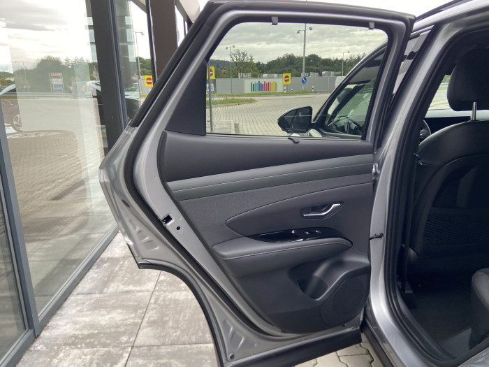 25 1,6 TGDI MT 20 YEARS LUXURY na operativní leasing