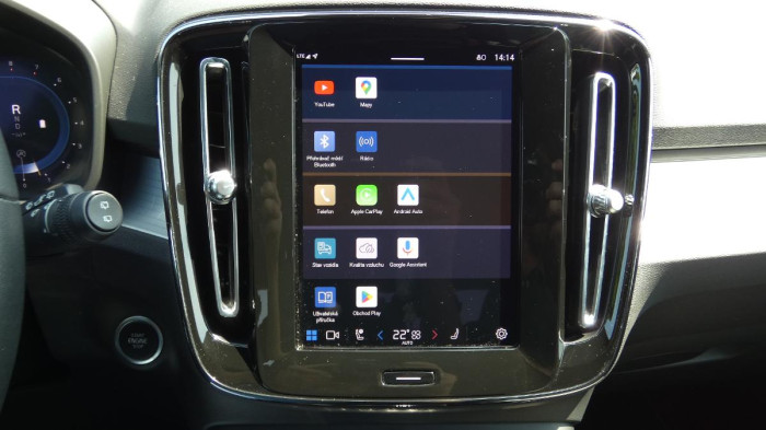 Volvo XC40 B4 AWD Plus Dark na operativní leasing